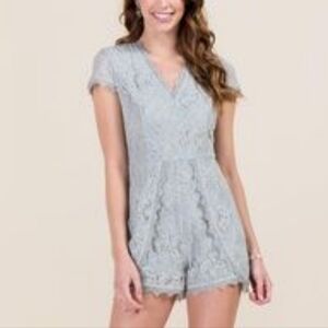 Francesca's lace romper size medium Nwot